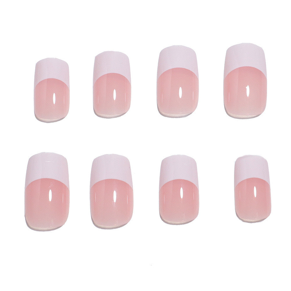 Künstliche Nagelspitzen mit elegantem French-Design Brehn