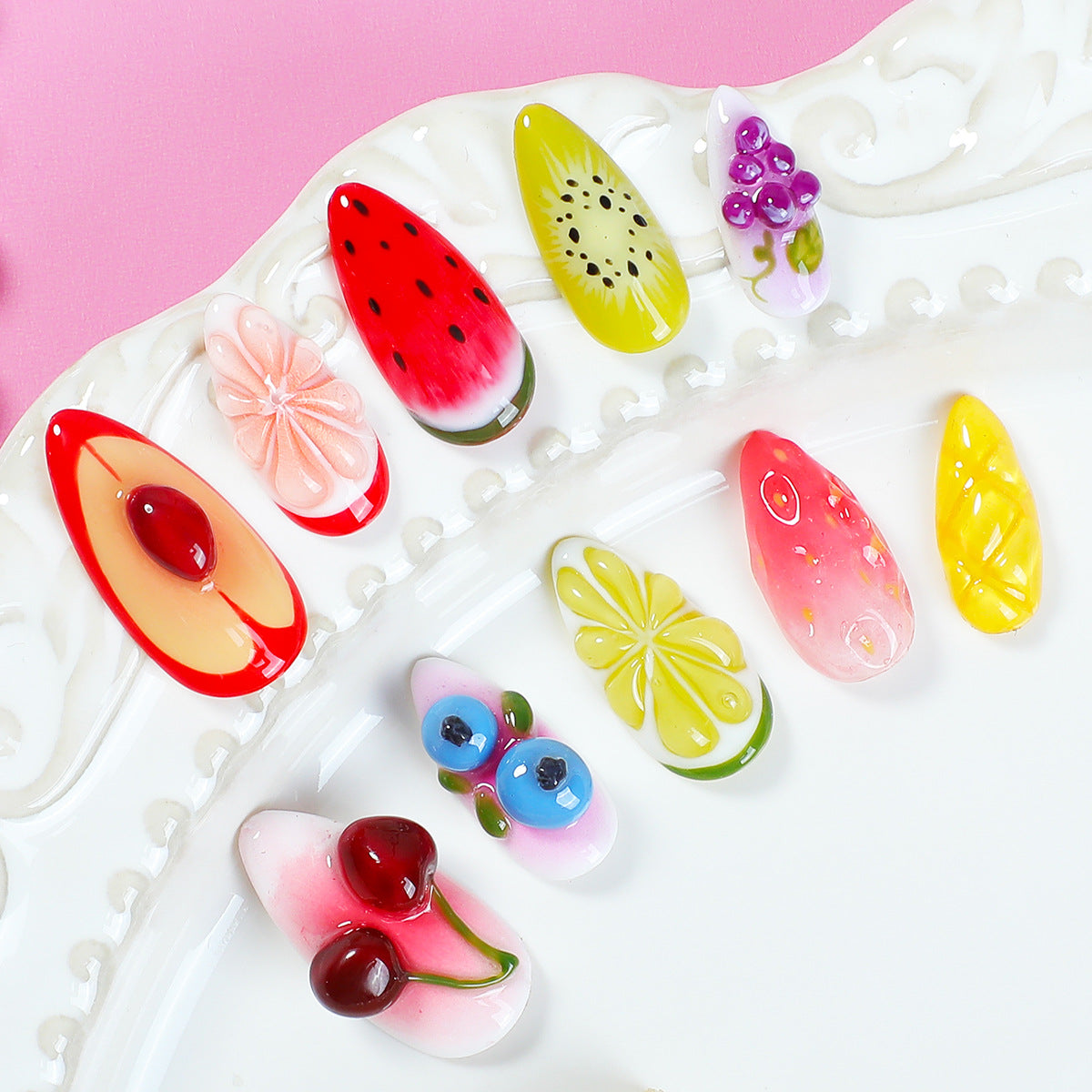Kreatives Kunstnagelset mit bunten Obstdesigns Brehn
