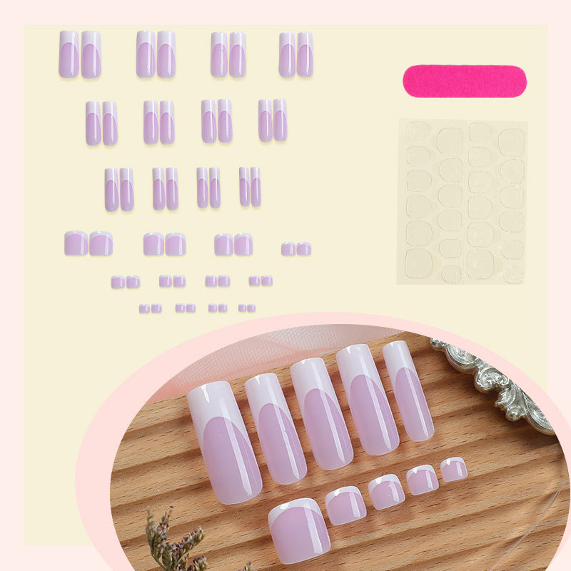 Kreatives Nagelset mit elegantem French-Tip und Glitzereffekten Brehn