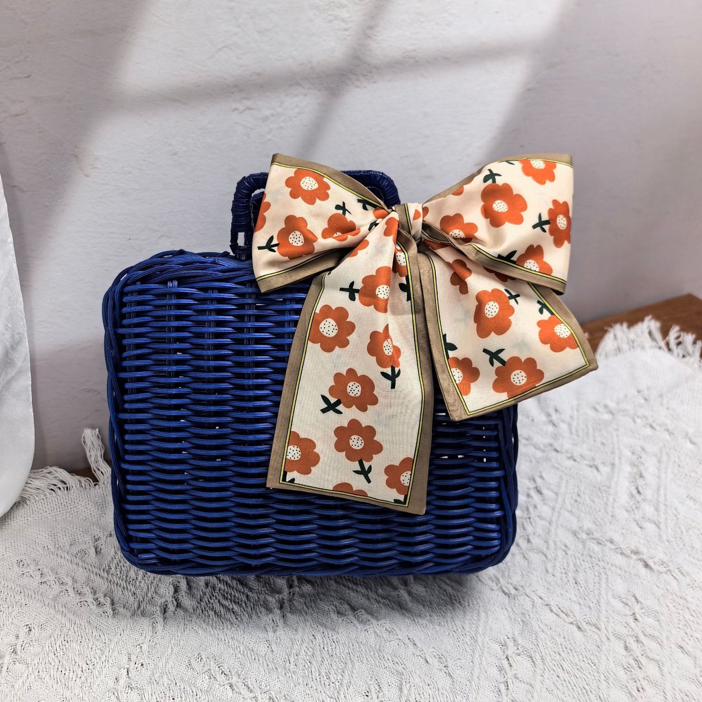 Damen eleganter Handtasche aus geflochtenem Material Brehn