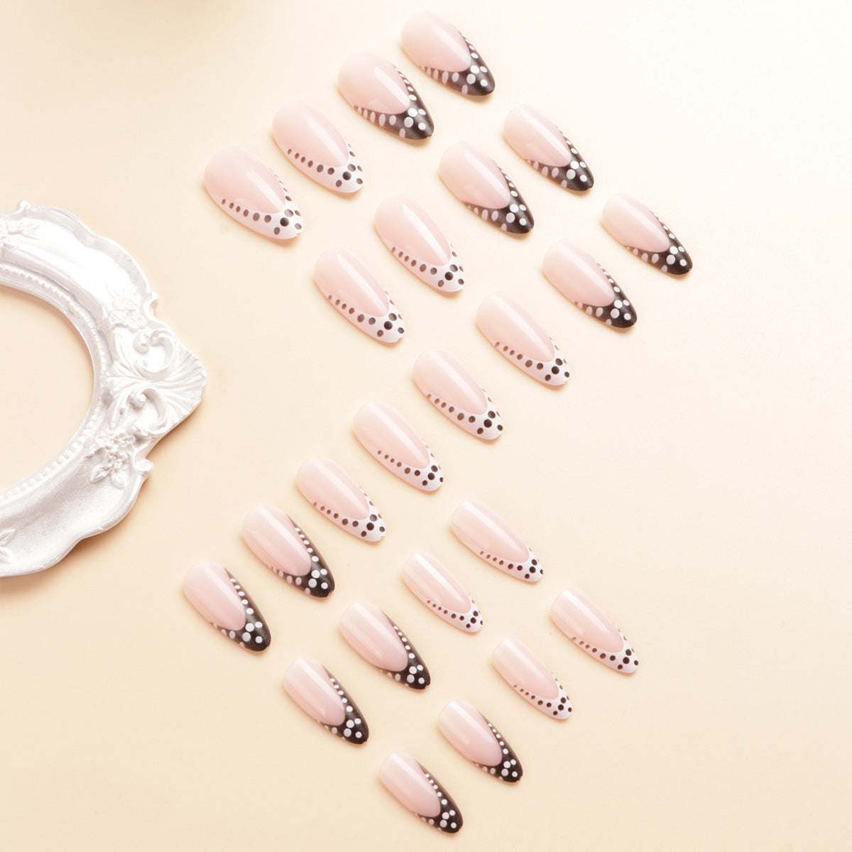Elegante künstlerische Nagelverlängerungen Brehn
