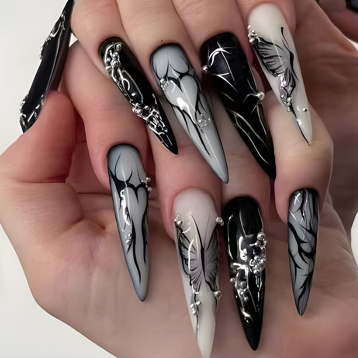 Gothic-inspirierte Stiletto Press-On Nägel Brehn