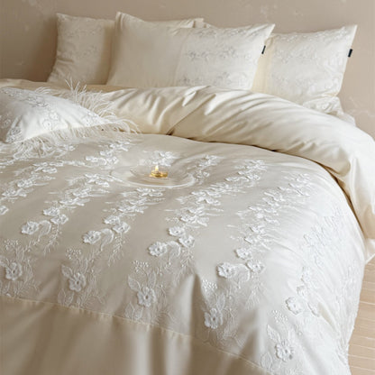 Bestickte florale Baumwollsatin Bettdeckenbezug-Set mit Federbesatz-Akzent