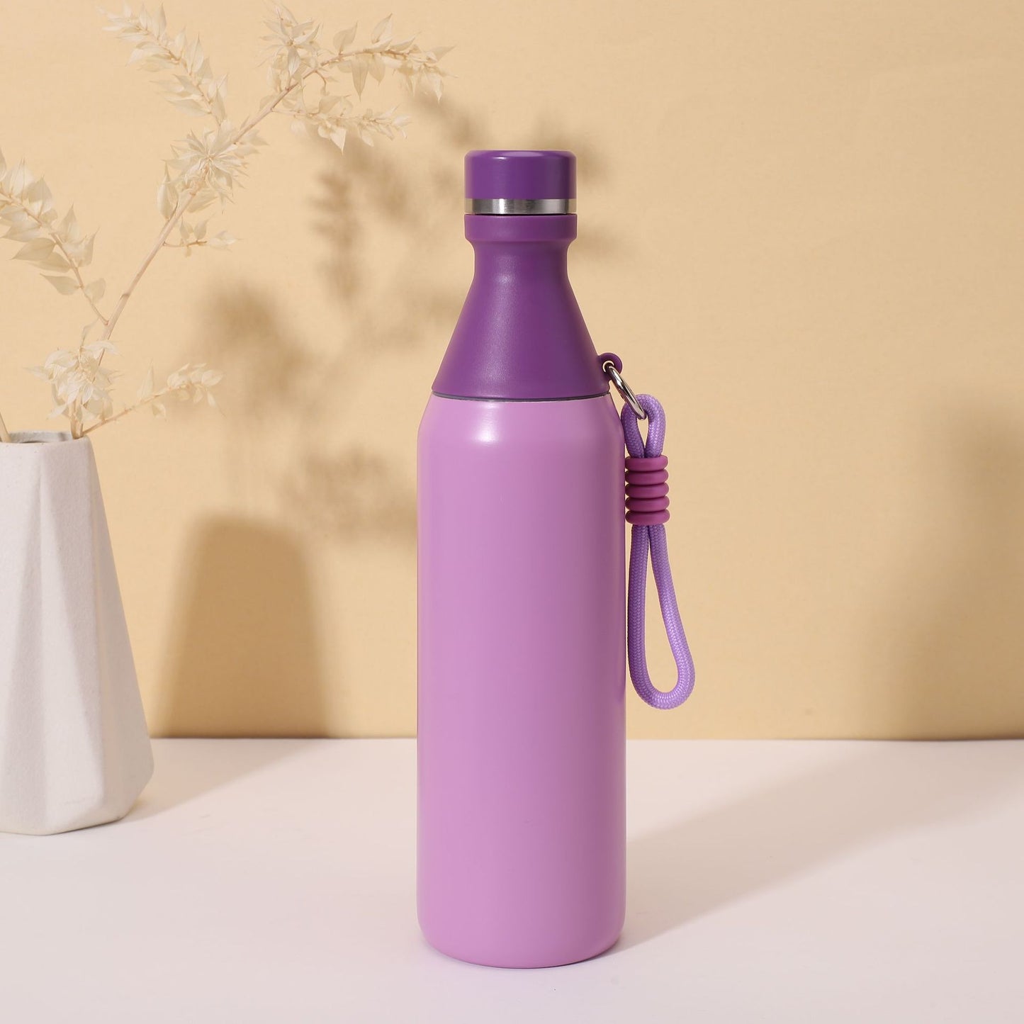 Damen isolierte Wasserflasche mit praktischem Trageband Brehn