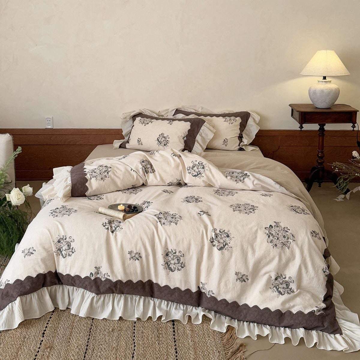 Baumwoll-Leinen Bettwäschegarnitur mit Vintage-Blumenprint, Volant und Rüschen