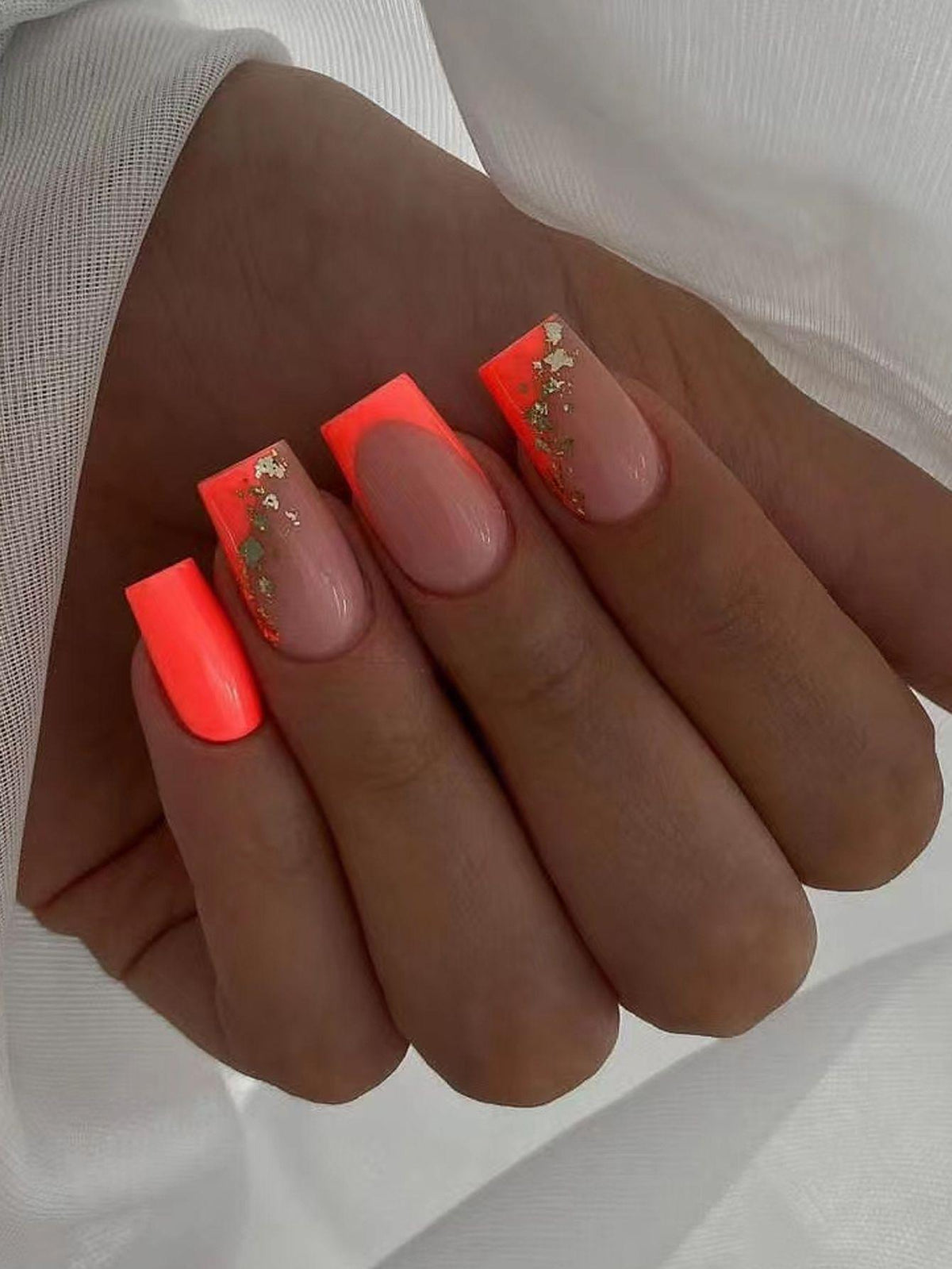 Elegant Glitter French Tip Nail Art Brehn