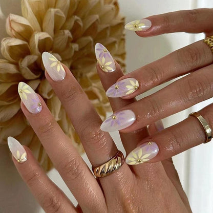 Elegante Florale Acryl Nagelkunst