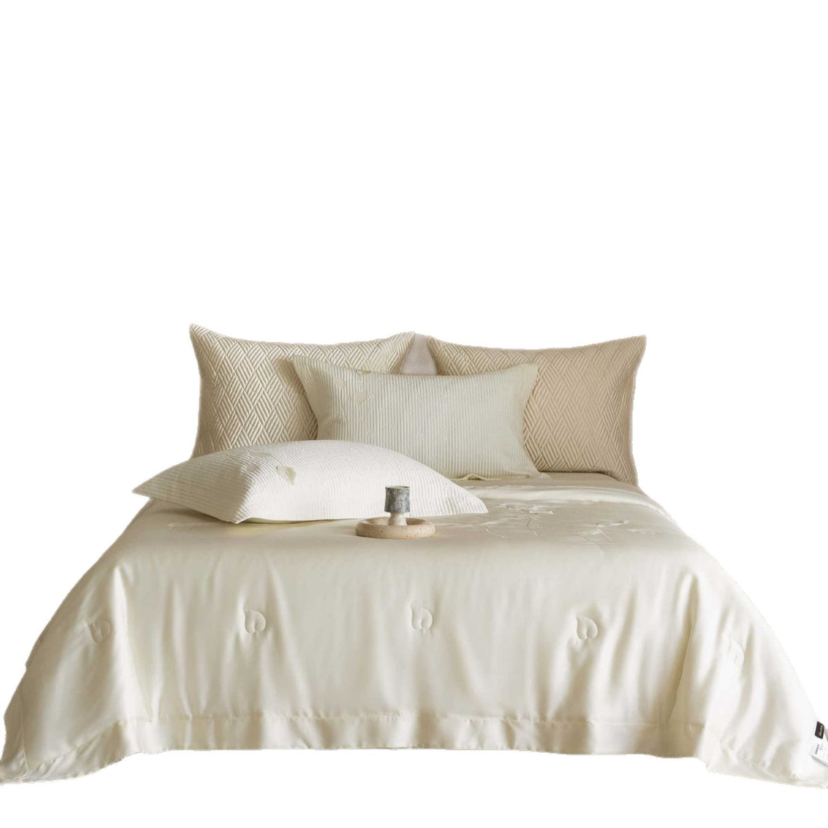 Luxuriöses Satin-Bettwäsche-Set mit bestickter Steppdecke und Kissenbezügen