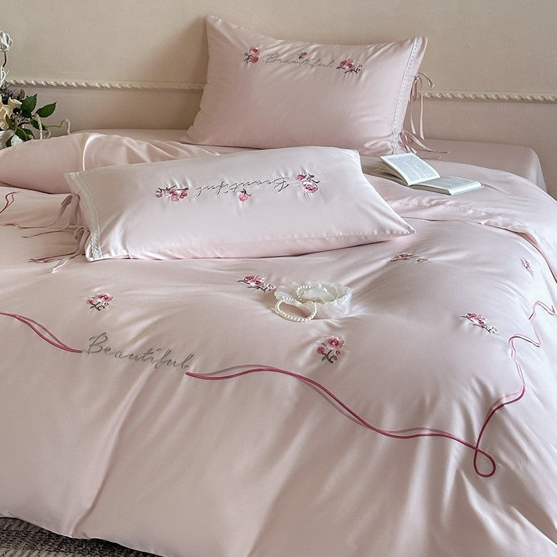 Romantisches Besticktes Rosenmotiv Baumwollsatin Bettbezug Set mit Rüschendeko Stickerei & Bindekissenbezügen