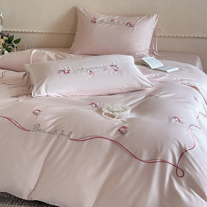 Romantisches Besticktes Rosenmotiv Baumwollsatin Bettbezug Set mit Rüschendeko Stickerei & Bindekissenbezügen