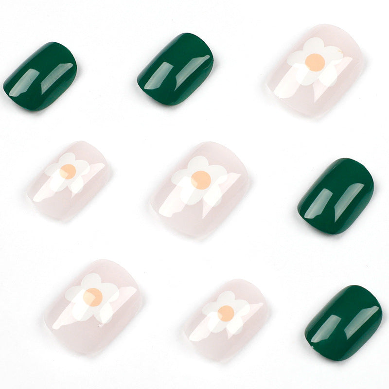 Kunstvolle Nagelkunst im floralen Design Brehn