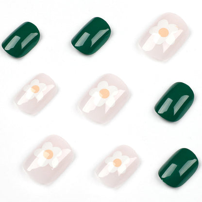 Kunstvolle Nagelkunst im floralen Design Brehn