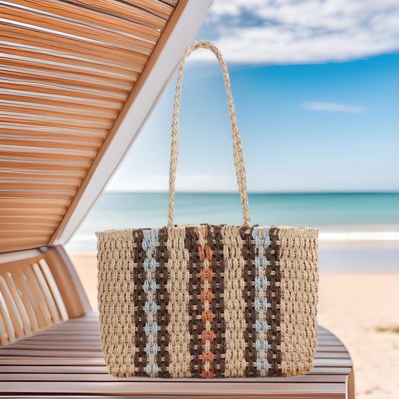 Handtasche Aus Geflochtenem Naturmaterial mit Farbigen Akzenten Brehn