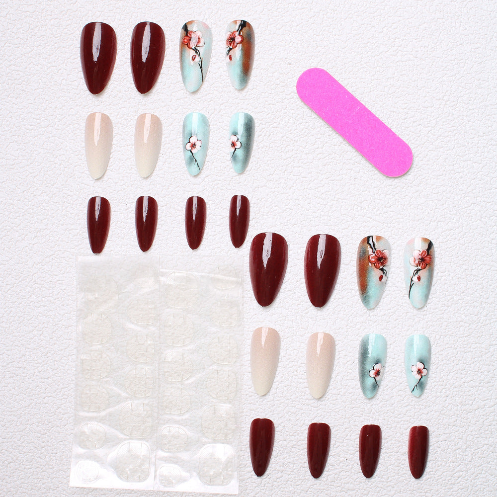 Künstlerische florale Press-On-Nageldesigns Brehn