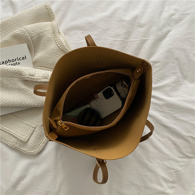 Elegante strukturierte Tote-Tasche mit abnehmbarem Täschchen