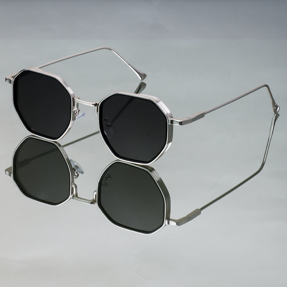 Damen Sonnenbrille im eleganten, geometrischen Stil mit strapazierfähigem Rahmen Brehn
