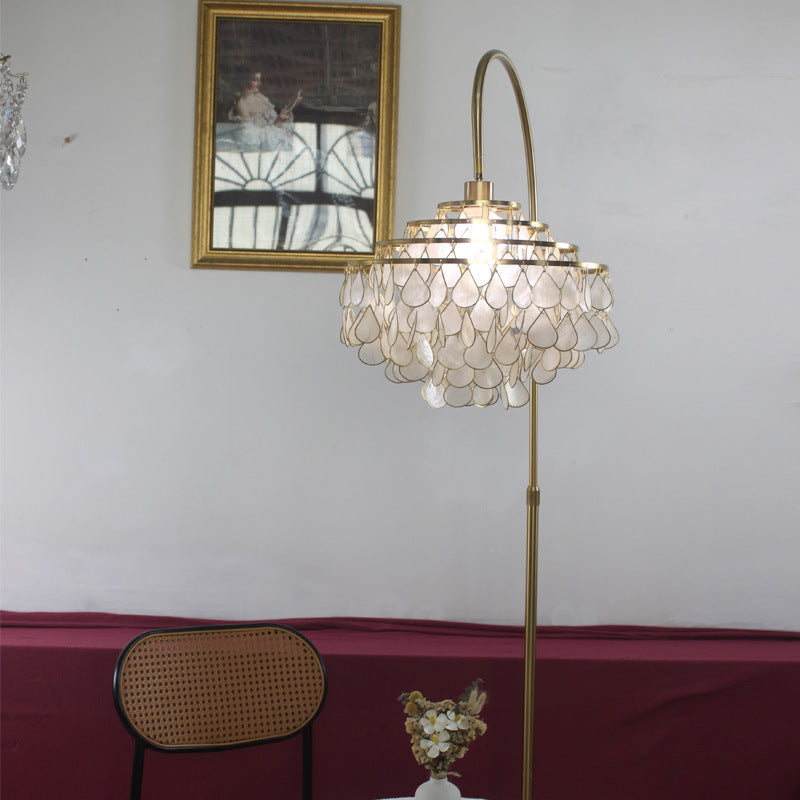 Elegante Muschel-förmige Stehlampe