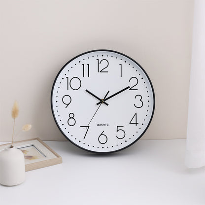 Wanduhr im minimalistischen Design Brehn