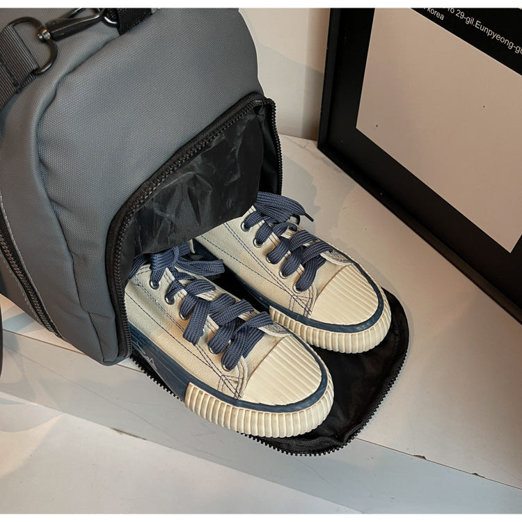 Sportliche Reisetasche Mit Verstärktem Reißverschluss Und Seitlicher Tasche Brehn