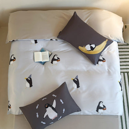Mehrteiliges Bettbezug- und Kissenbezug-Set aus Baumwoll‑Musselin mit illustrativem Teddybär‑Familienprint