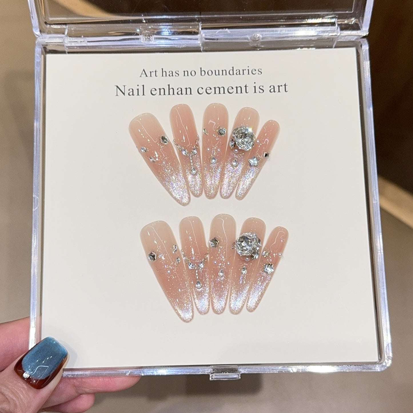 Künstliche Kunstnägel mit Luxuriösem Glitzer- und Strassdesign Brehn