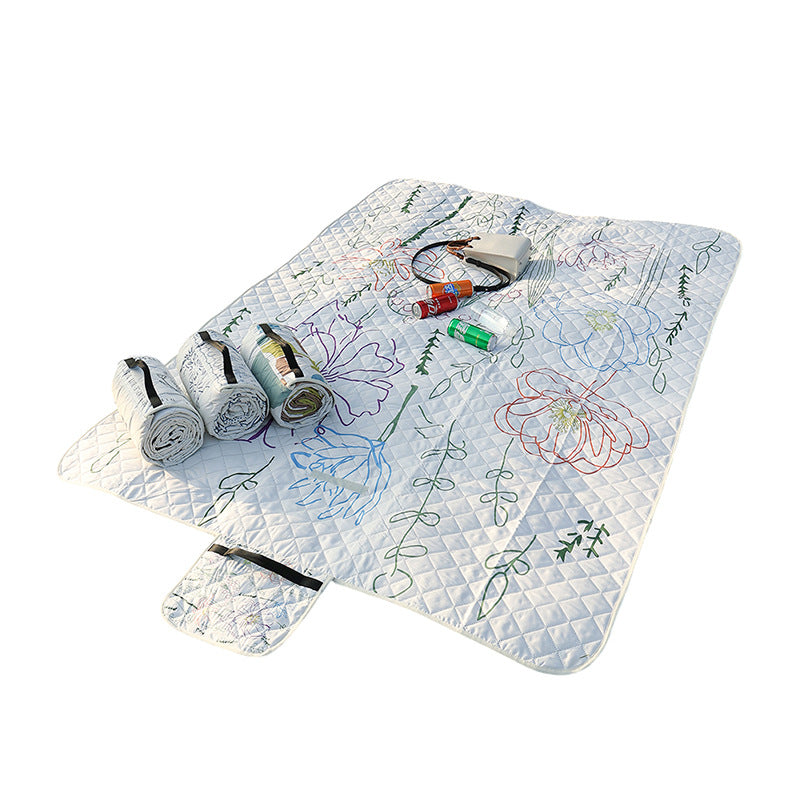 Stepp-Tagesdecke mit großfloraler Applikation und diamantgestepptem Relief Brehn