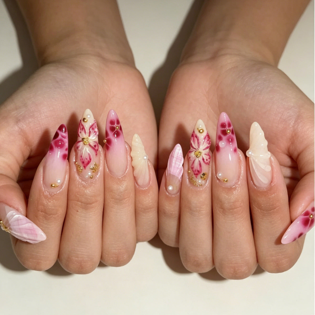 Luxuriöse florale Press-On-Nagelveränderungen Brehn