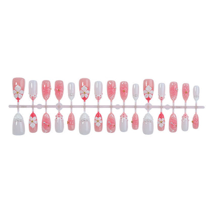 Kreatives Kunstnagelset mit floralen Details Brehn