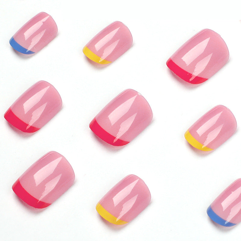 Nagelkunst mit bunten Spitzen Brehn