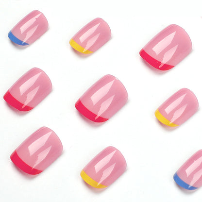 Nagelkunst mit bunten Spitzen Brehn