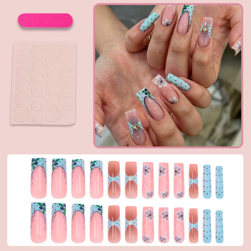 Kunstnagelset mit floralen Designs Brehn
