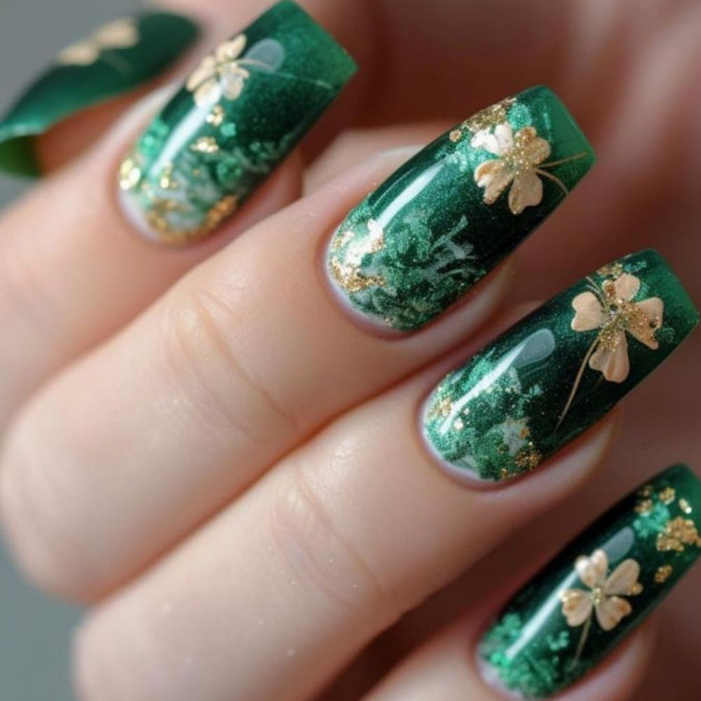 Kunstnägel im botanischen Design Brehn