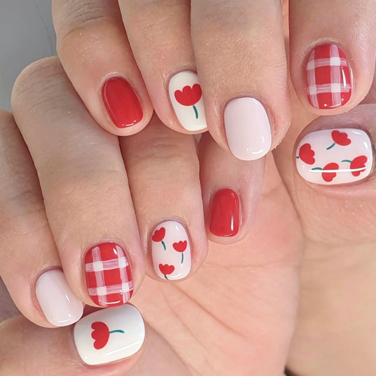 Saisonales Floral Nagelkunstdesign