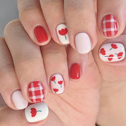 Saisonales Floral Nagelkunstdesign