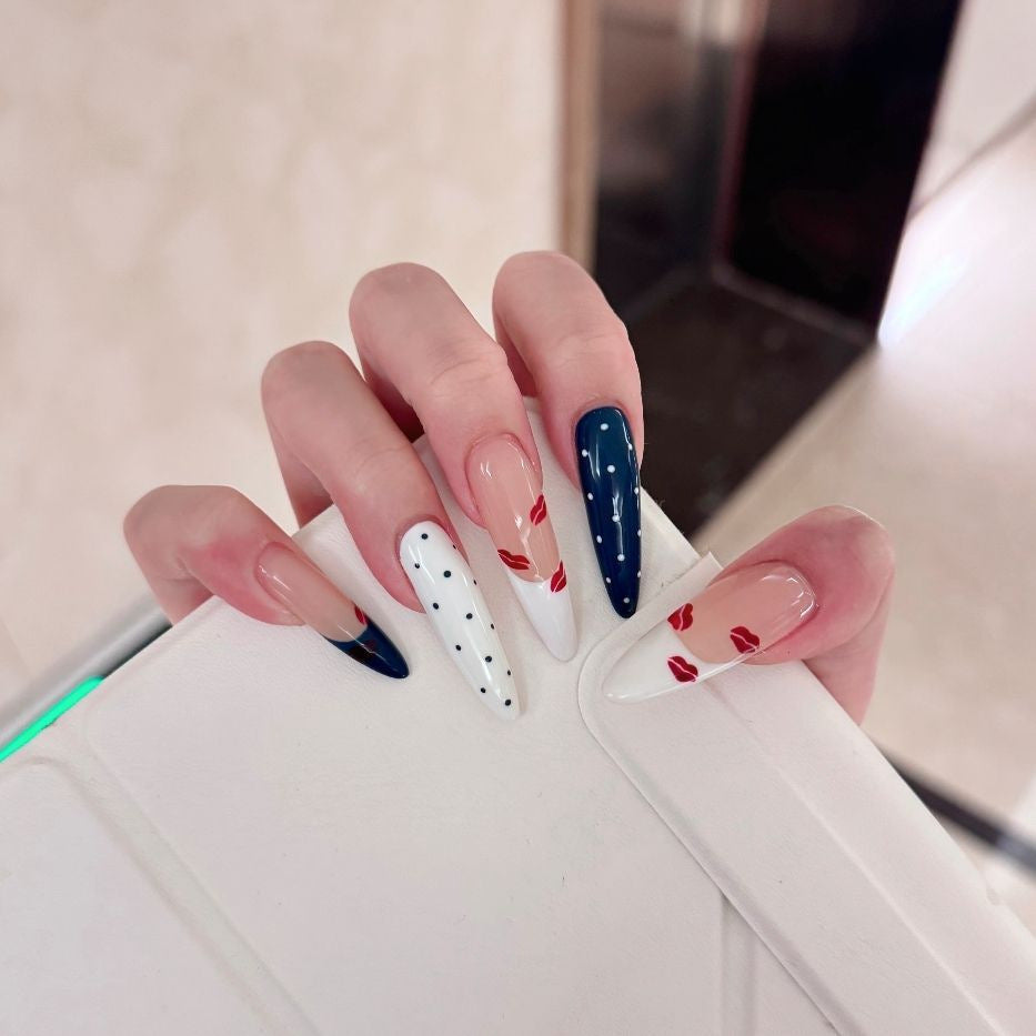 Künstlerische Lange Stiletto-Nagelverzierungen Brehn