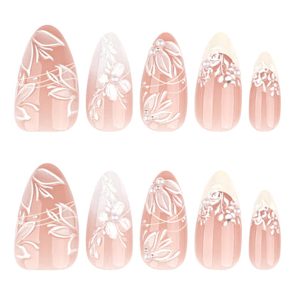 Premium Nagelkunst mit Blumendesign und glitzernden Akzenten Brehn