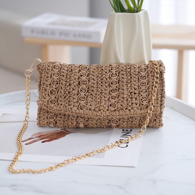 Clutch mit Kettenumhängeriemen und Handgefertigtem Makramee Brehn