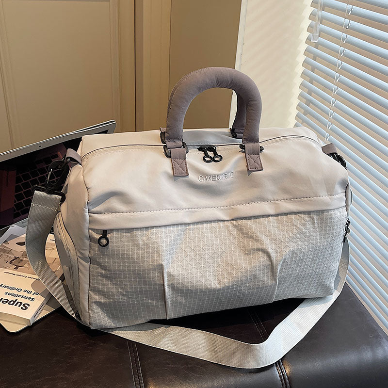Sportliche Reisetasche Mit Mehreren Fächern Brehn