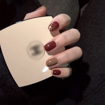 Kunstvolle Nagelkunst mit Glitzerakzenten Brehn
