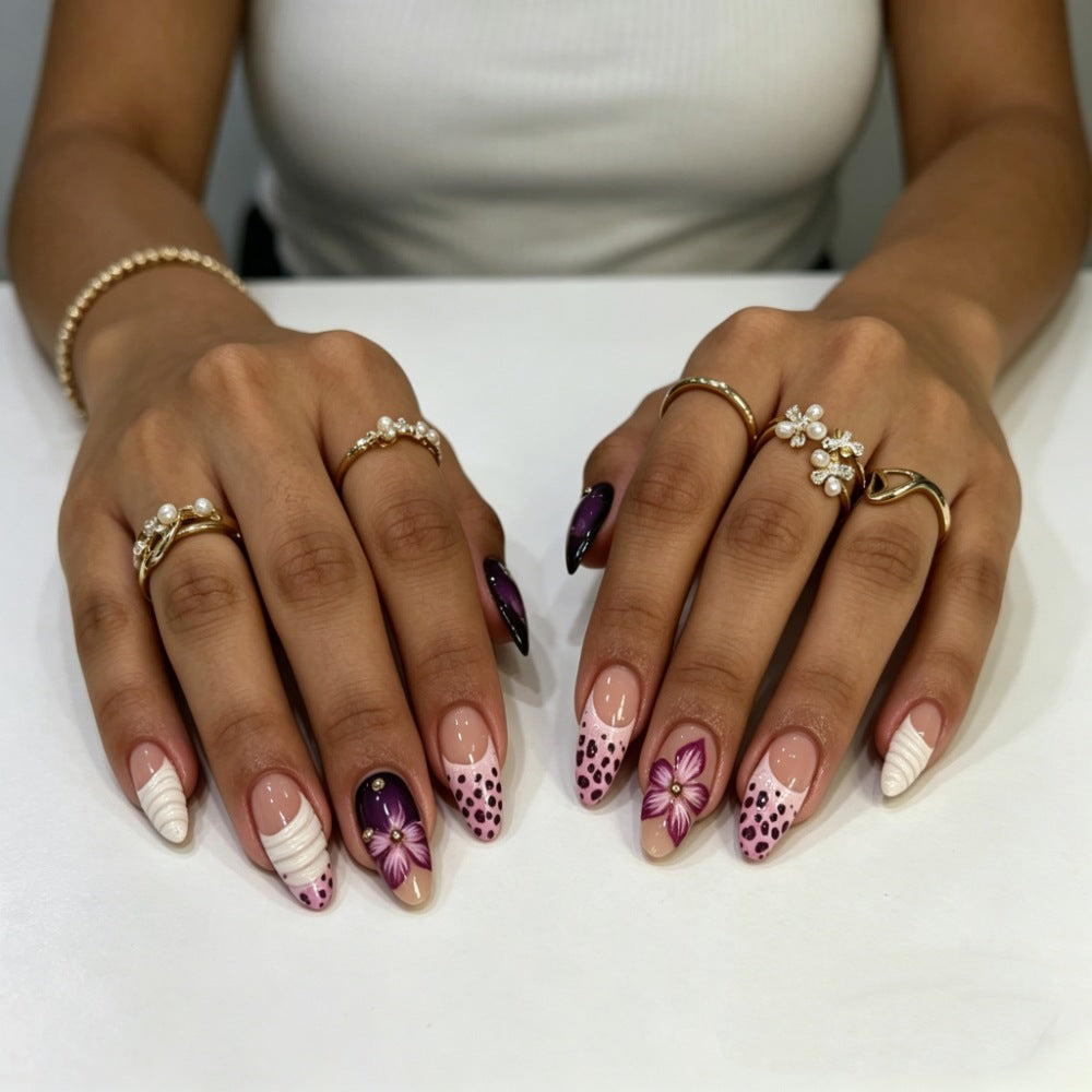 Künstlerisches Florales und Texturiertes Press-On Nagelset Brehn