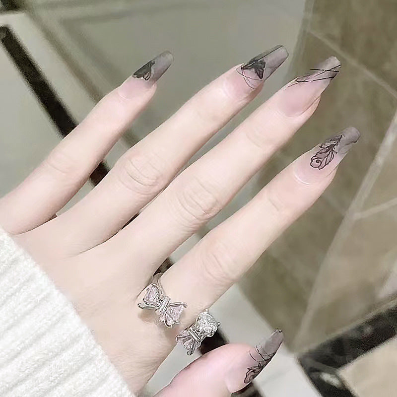 Kunstnägel mit floralen Designs Brehn