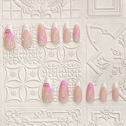 Künstlerisches Press-On Nagelset mit Kiss und Bow Design Brehn