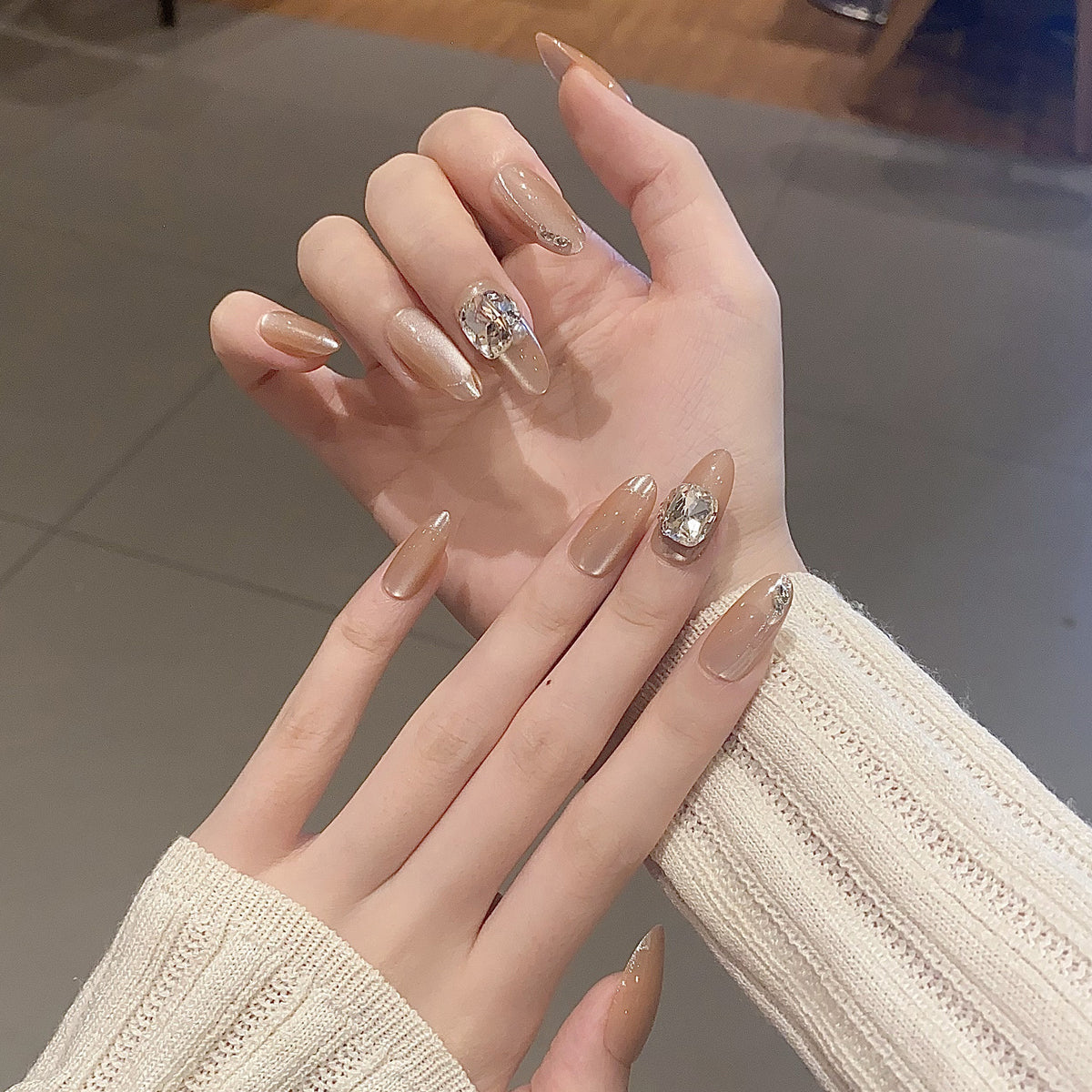 Glänzendes Nagelset Brehn