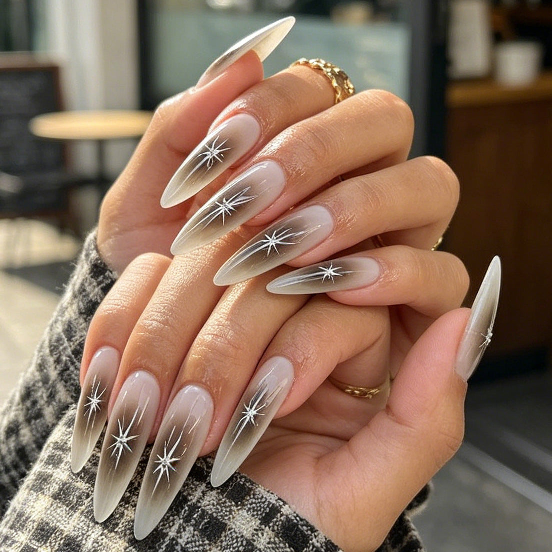 Elegante Stern-Ausschnitt Nagelverzierungen Brehn