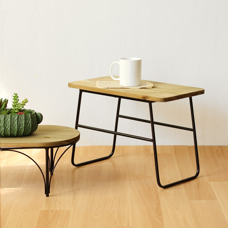 Moderner Couchtisch im minimalistischen Design Brehn