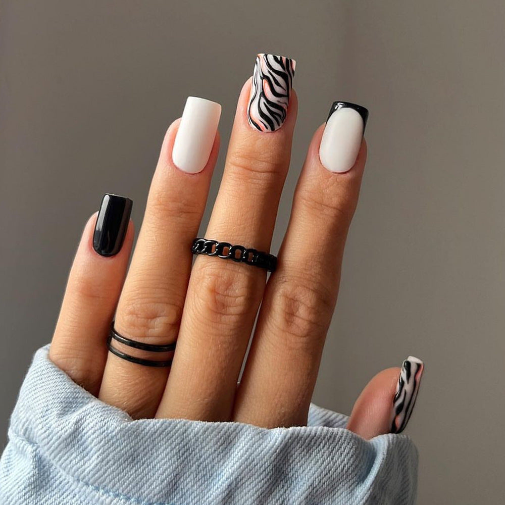 Stylische Zebra-Muster Acryl-Nagelkunst Brehn
