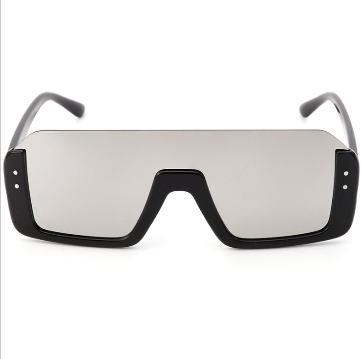 Damen Sportliche Shield-Sonnenbrille mit modernem Design Brehn