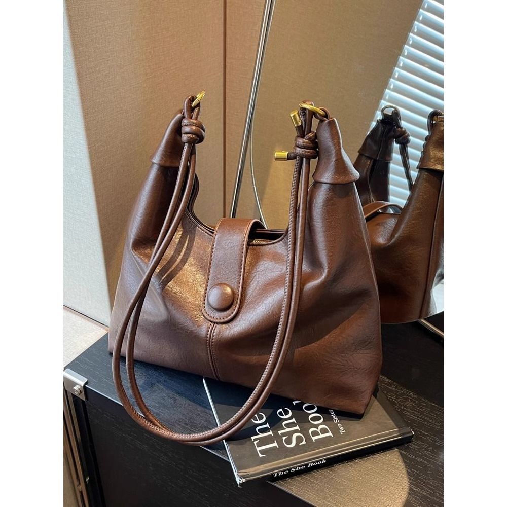 Klassische Leder Hobo-Tasche Brehn