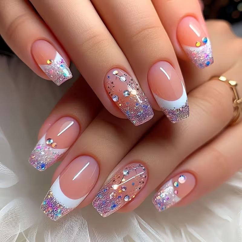 Glitzernde Kunstnägel mit Elegante Spitze und Funkelnden Akzenten Brehn