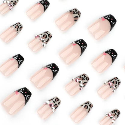 Kunstvolle Nailart mit Glamourösen 3D-Verzierungen Brehn
